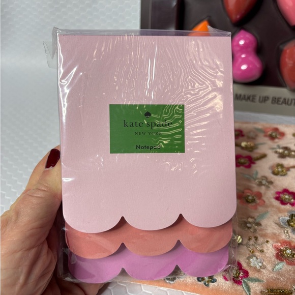 Self Care in Pink Bundle 5 Pieces - Picture 3 of 8